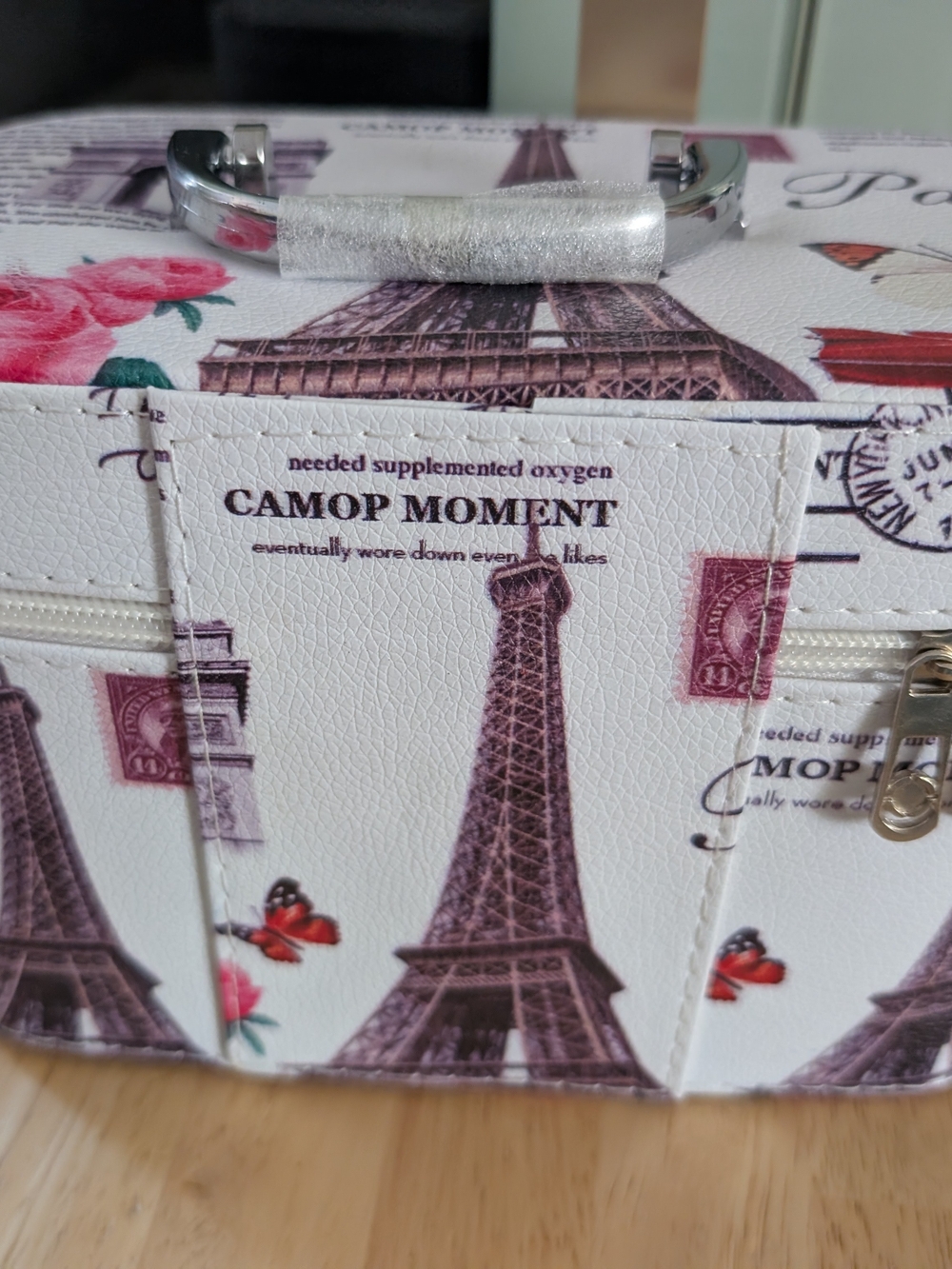 White Eiffel Tower Print Cosmetic Train Case NWOT